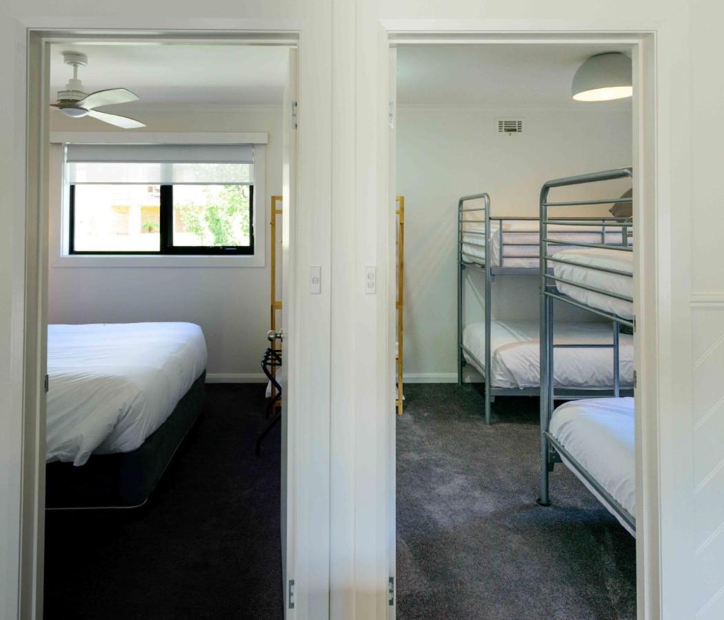 Georges Bay Apartments Сейнт Хелънс Екстериор снимка
