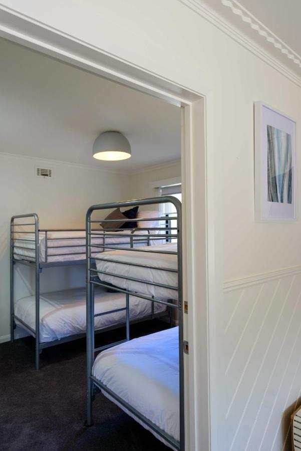 Georges Bay Apartments Сейнт Хелънс Екстериор снимка