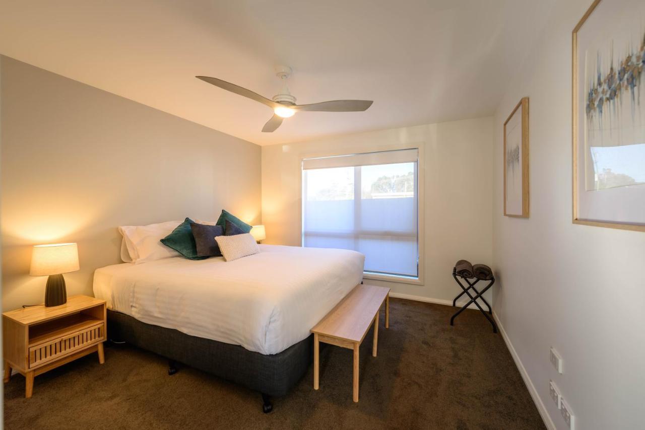 Georges Bay Apartments Сейнт Хелънс Екстериор снимка