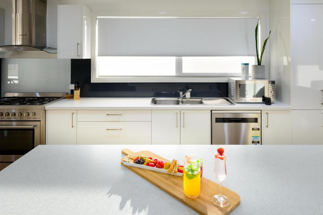 Georges Bay Apartments Сейнт Хелънс Екстериор снимка