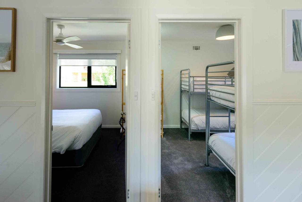 Georges Bay Apartments Сейнт Хелънс Екстериор снимка