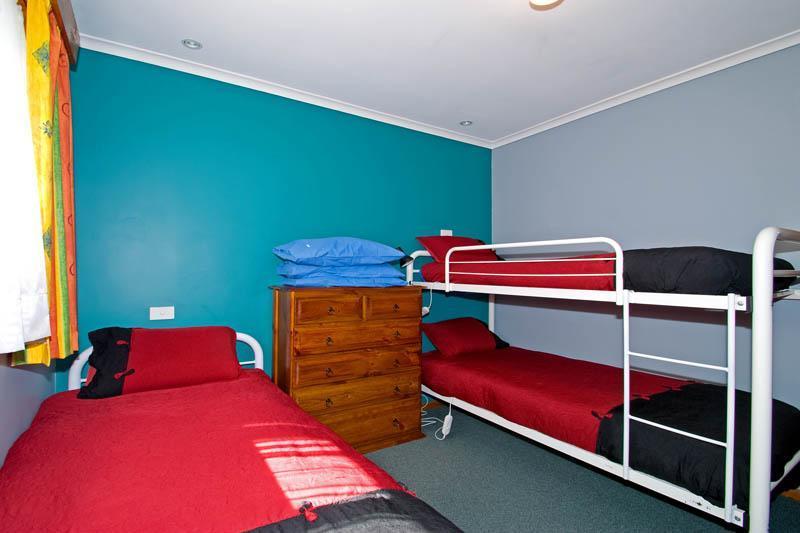 Georges Bay Apartments Сейнт Хелънс Екстериор снимка