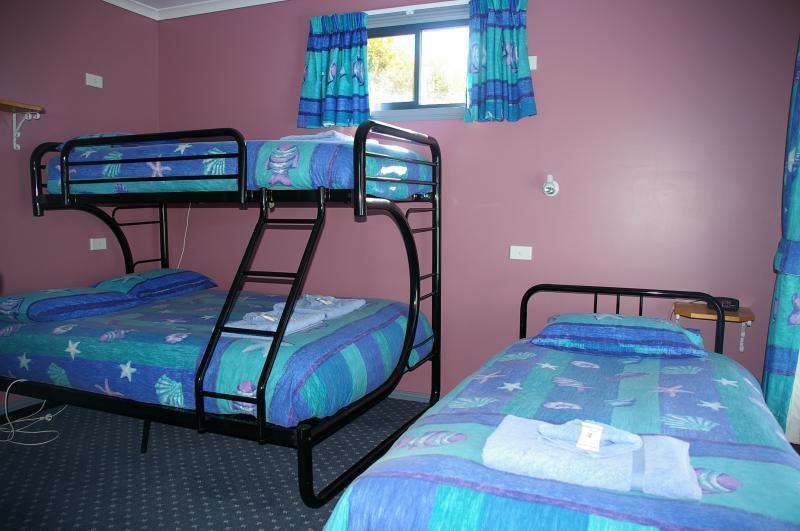 Georges Bay Apartments Сейнт Хелънс Екстериор снимка